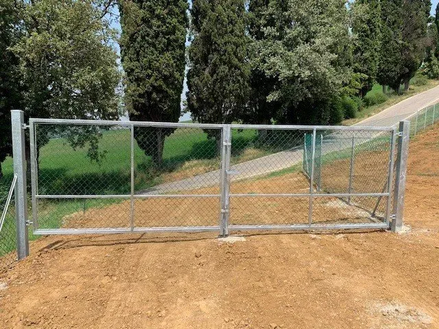Cancello in metallo zincato realizzato su misura da Rabbi Recinzioni
