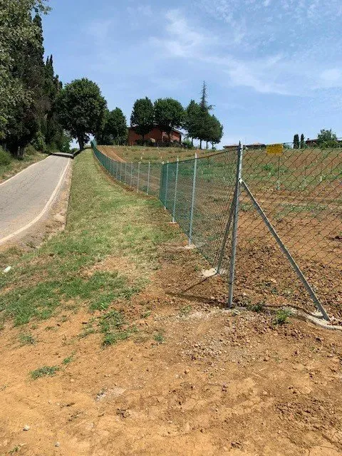 Recinzione in rete metallica realizzata da Rabbi Recinzioni a Bologna